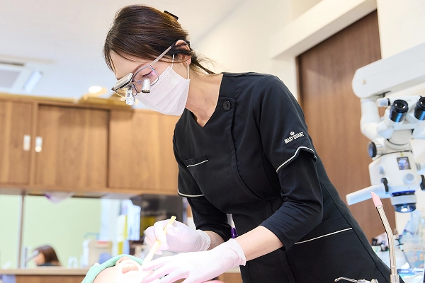 抜歯後の経過を確認する定期検診の実施